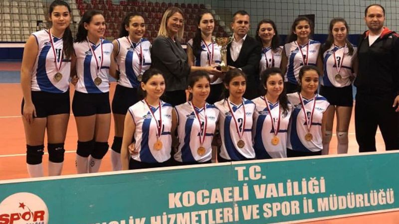 Наша женская команда по волейболу — чемпионы города